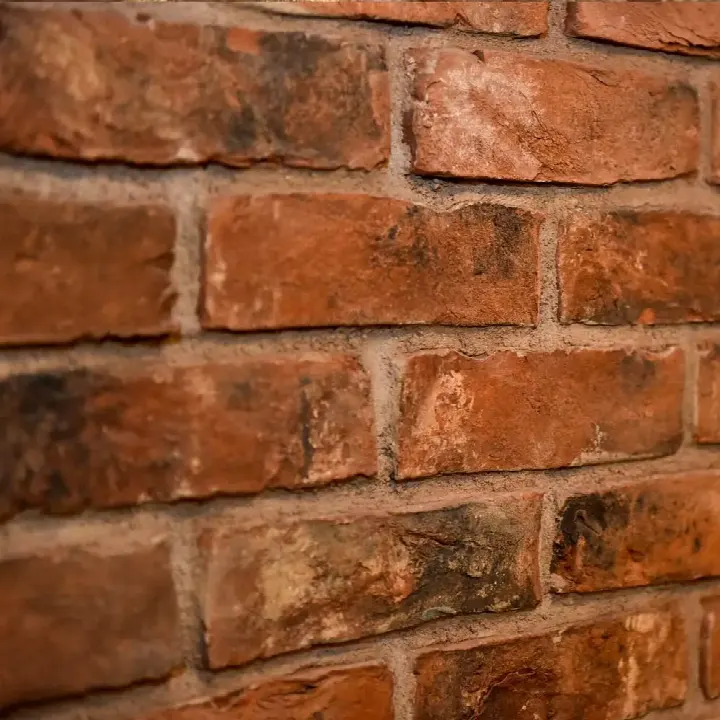 El yapımı kırmızı kaplama tuğlası, yakın plan