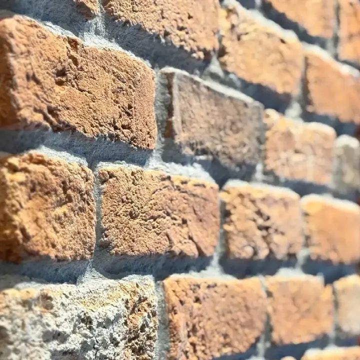 Kültür tuğlası duvarın yakın plan dokusu